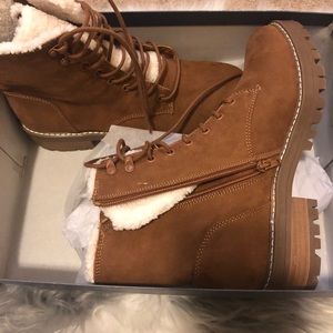 Universal Thread boots